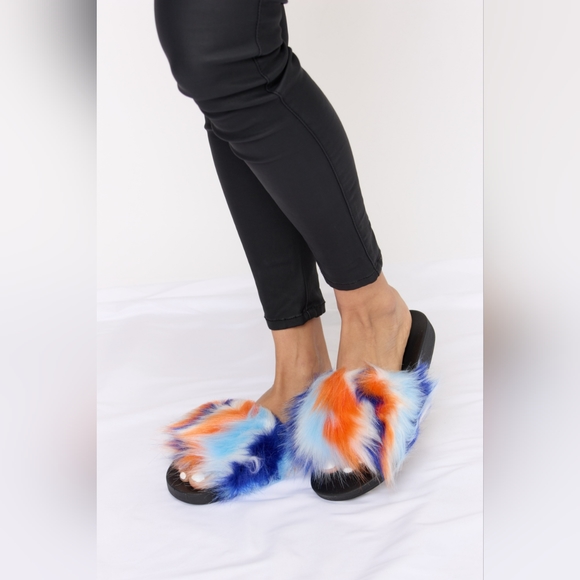 Forever Link Plush Open-Toe Sandals - Picture 3 of 8